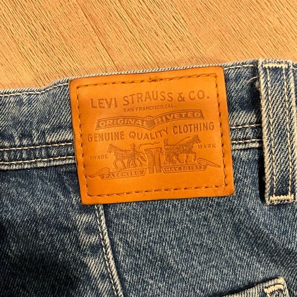 Levi’s Buttonfly Ribcage Straight Jean Shorts - Size 26 - Picture 5 of 5